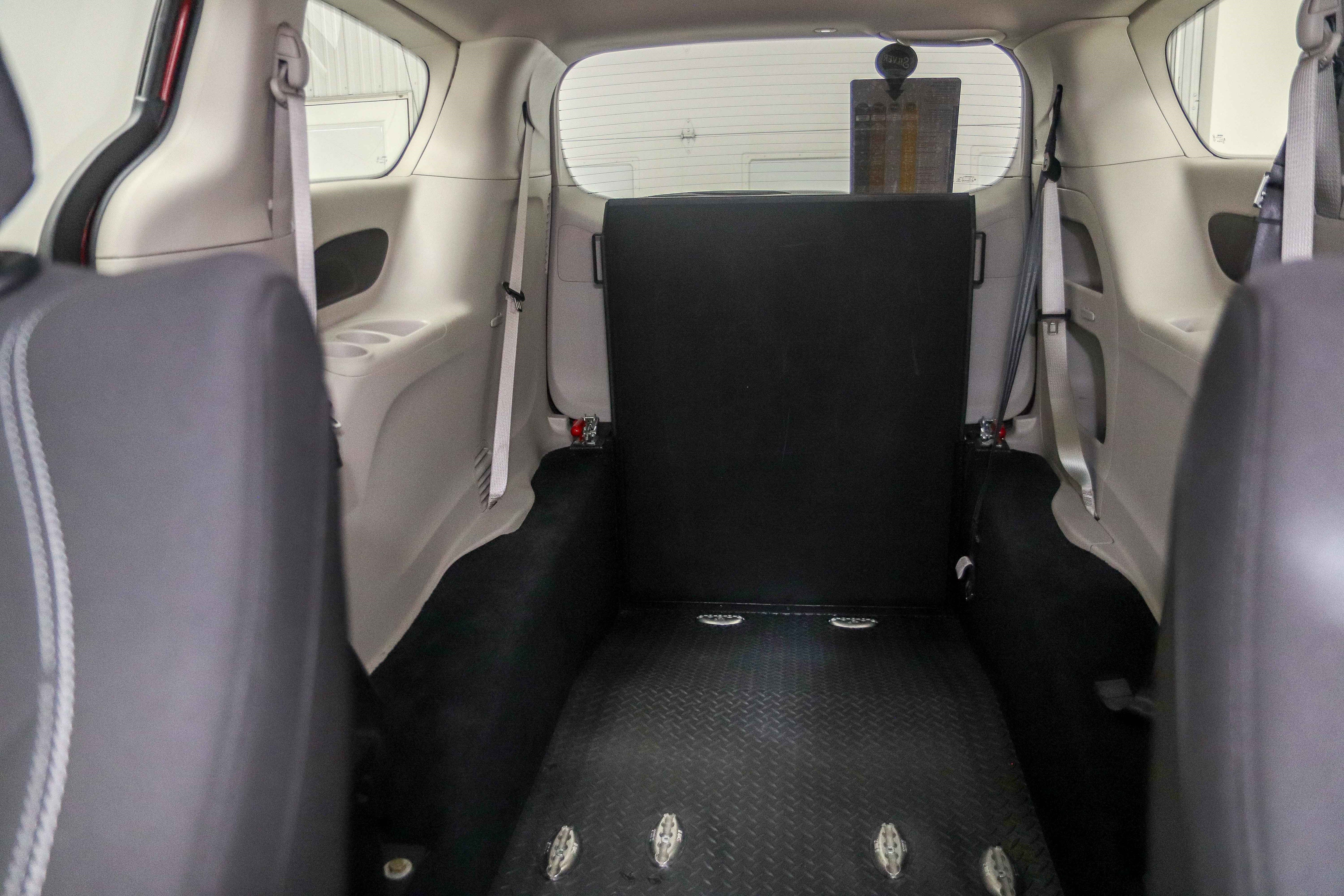 Used 2023 Chrysler Voyager LX FWD image 21