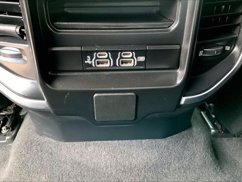 Used 2019 RAM 1500 Big Horn AWD/4WD image 36