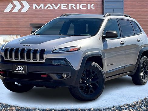 Used 2016 Jeep Cherokee Trailhawk AWD/4WD image 3