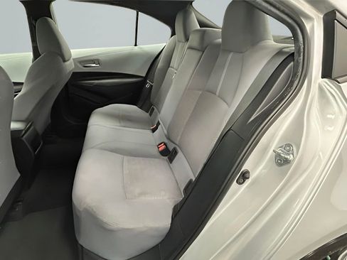 Used 2022 Toyota Corolla SE image 11