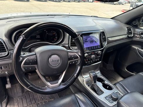 Used 2020 Jeep Grand Cherokee Overland AWD/4WD image 15