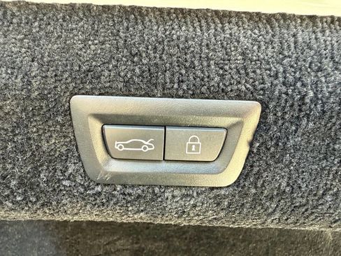 Used 2018 Rolls-Royce Phantom Sedan image 51