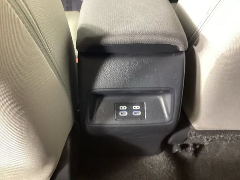 Used 2025 Toyota Corolla LE FWD image 30