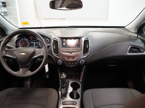 Used 2019 Chevrolet Cruze LS FWD image 17