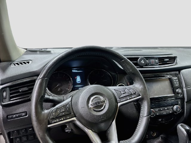 Used 2017 Nissan Rogue SV AWD/4WD image 11