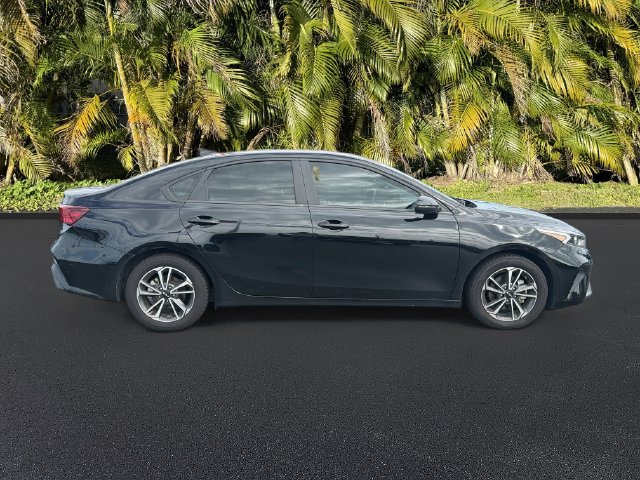 Used 2022 Kia Forte LXS w/ LXS Technology Package FWD image 3