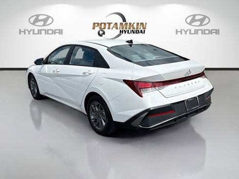 Used 2024 Hyundai Elantra SEL FWD image 7