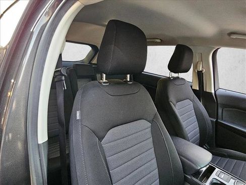 Used 2020 Ford Edge SE image 19