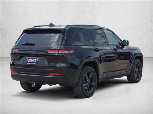 Used 2023 Jeep Grand Cherokee Altitude AWD/4WD image 5