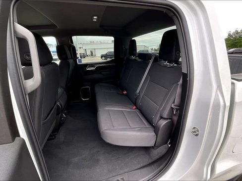 Used 2023 Chevrolet Silverado 1500 LT AWD/4WD image 7