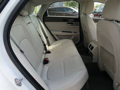 Used 2017 Jaguar XF Prestige image 21