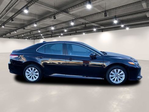 Used 2019 Toyota Camry LE image 8