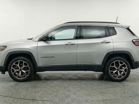 Used 2025 Jeep Compass Limited image 5