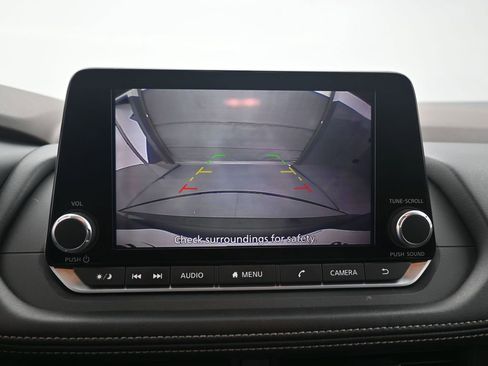 Used 2023 Nissan Rogue SV image 11