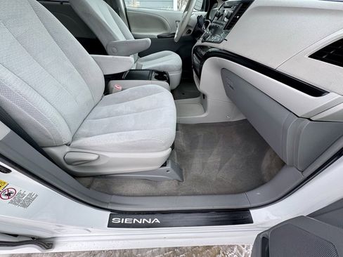 Used 2014 Toyota Sienna LE image 21