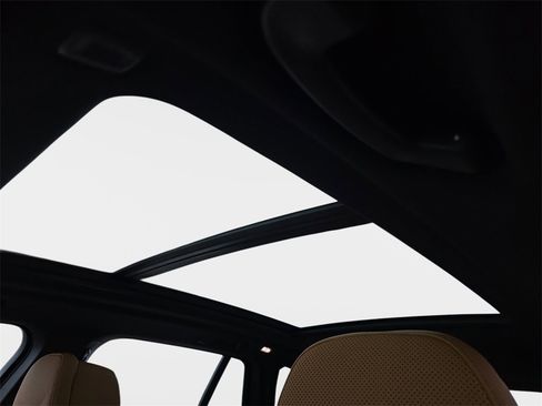 Used 2024 BMW X5 xDrive50e w/ Premium Package image 32