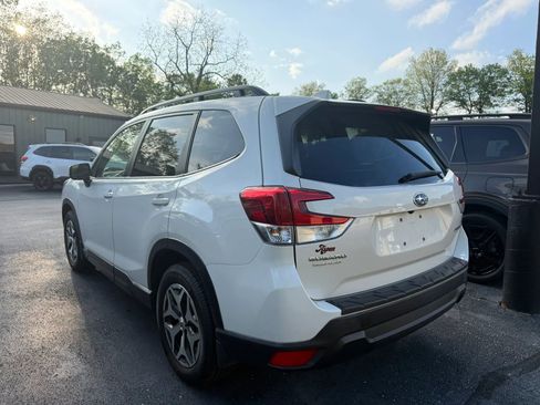 Used 2022 Subaru Forester Premium AWD/4WD image 4