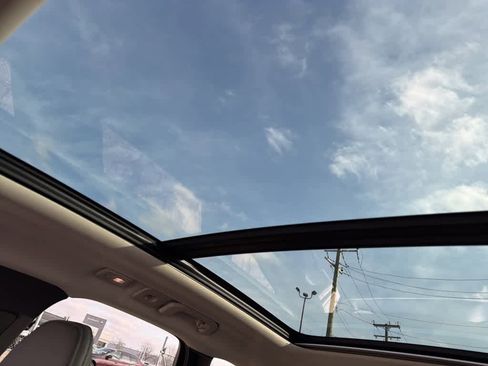 Used 2024 Volvo XC60 B5 Plus w/ Protection Package Premier image 19