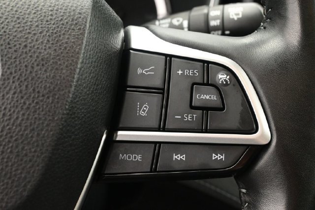 Used 2023 Toyota Highlander XLE AWD/4WD image 32