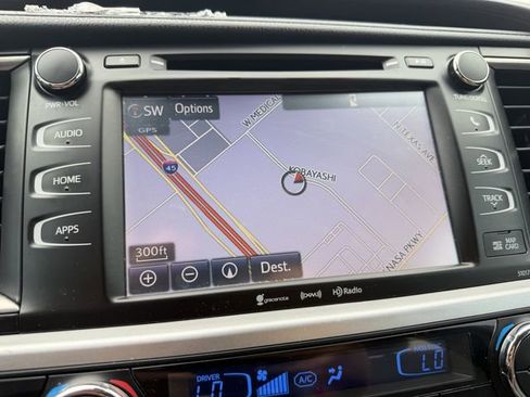 Used 2018 Toyota Highlander XLE FWD image 17