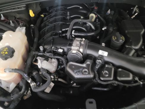 Used 2023 Jeep Grand Cherokee Laredo AWD/4WD image 30