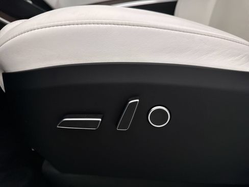 Used 2022 Tesla Model X AWD/4WD image 33