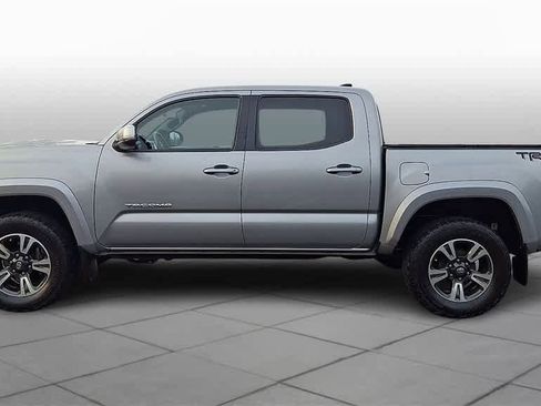 Used 2017 Toyota Tacoma TRD Sport image 5