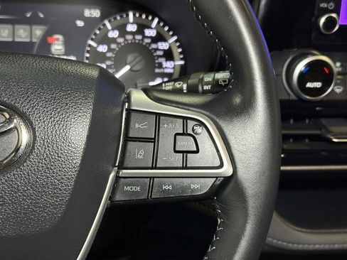Used 2023 Toyota Highlander LE image 26