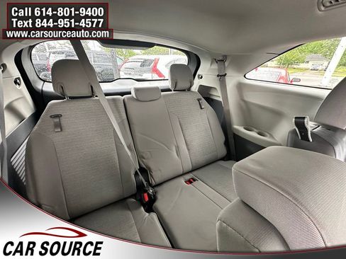 Used 2024 Toyota Sienna LE FWD image 27