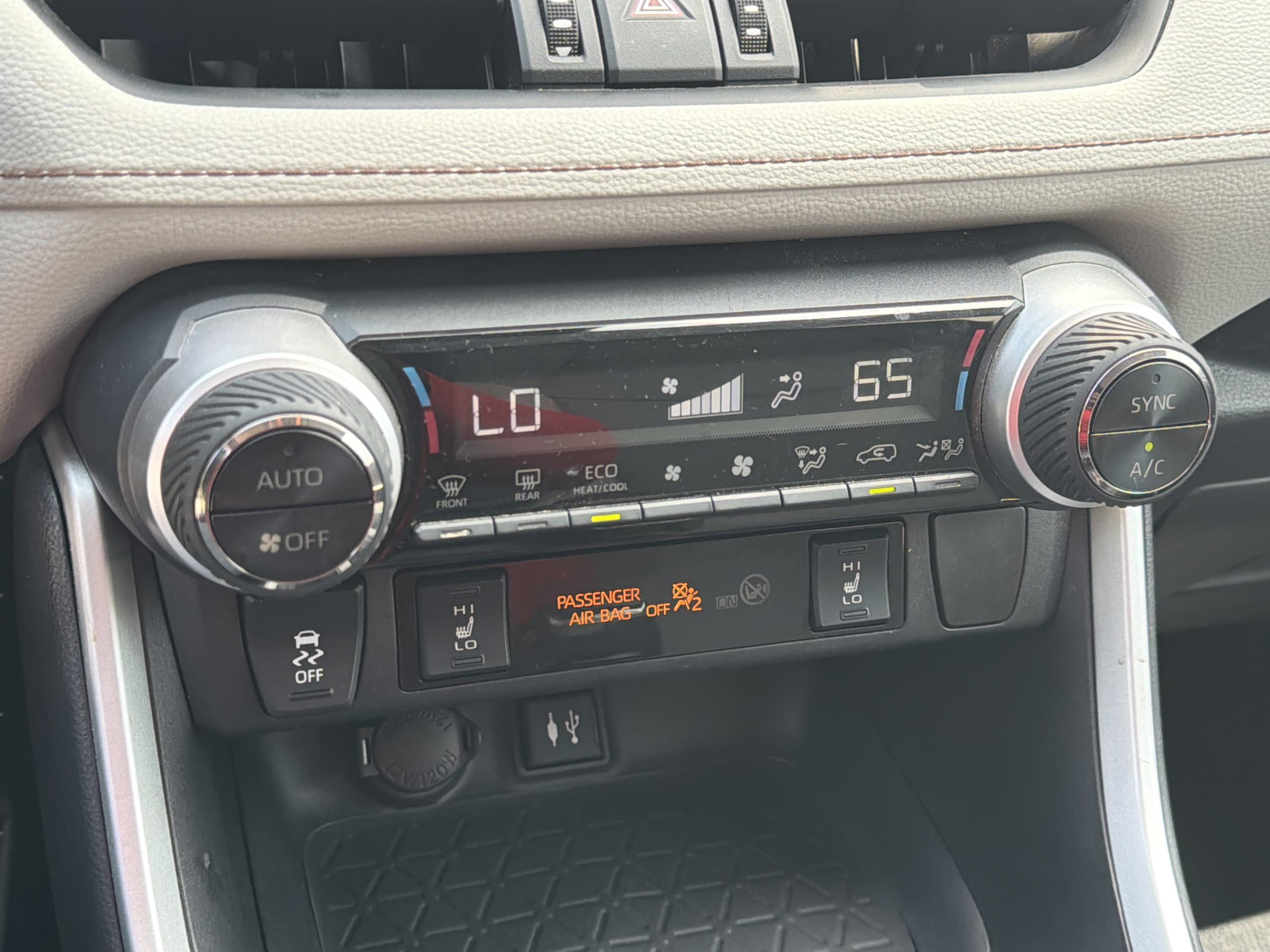 Used 2019 Toyota RAV4 XLE Premium w/ Cold Weather Package FWD image 11