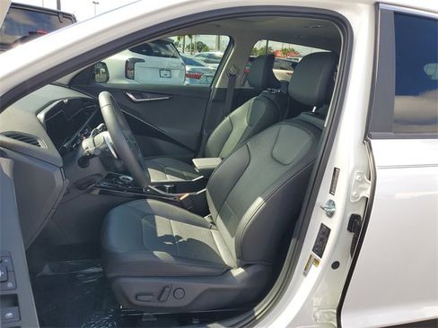 Used 2024 Kia Niro SX Touring image 14