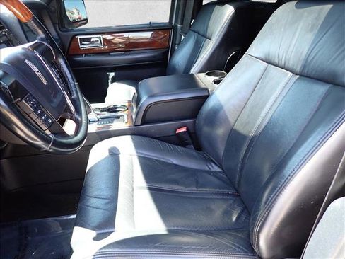 Used 2016 Lincoln Navigator Select AWD/4WD image 15