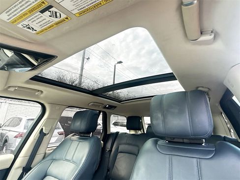 Used 2019 Land Rover Range Rover HSE image 24