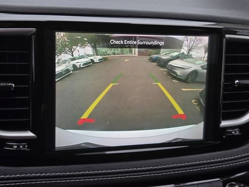 Used 2023 Chrysler Pacifica Touring-L FWD image 16