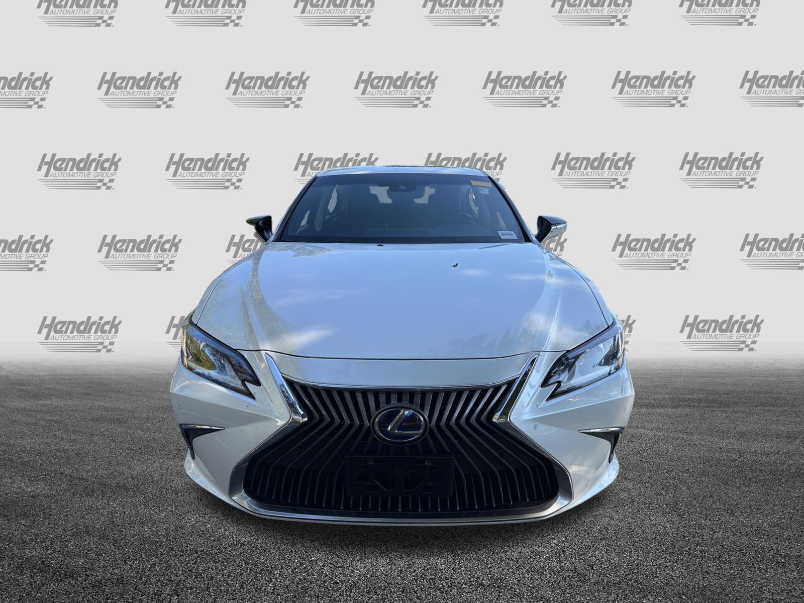 Used 2021 Lexus ES 300h w/ Accessory Package FWD image 3