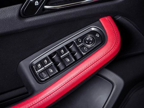 Certified 2025 Porsche Macan image 26