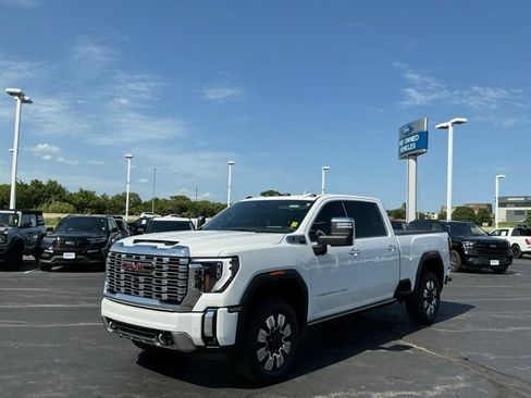 Used 2025 GMC Sierra 2500 Denali w/ Denali Reserve Package AWD/4WD image 7