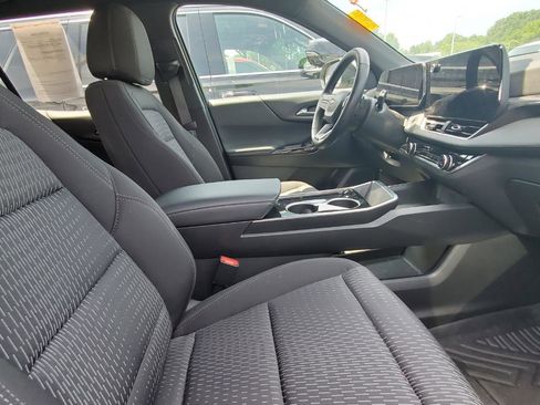 Used 2025 Chevrolet Equinox LT FWD image 4