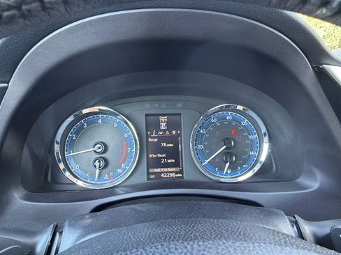 Used 2017 Toyota Corolla SE FWD image 28