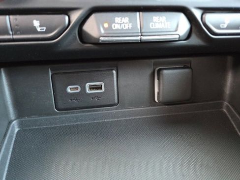 Used 2022 Chevrolet Suburban LT image 64