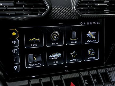 Used 2023 Lamborghini Urus Performante AWD/4WD image 32