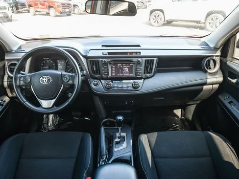 Used 2018 Toyota RAV4 XLE FWD image 14