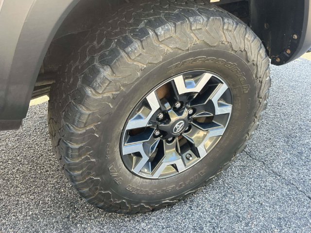 Used 2017 Toyota Tacoma TRD Off-Road w/ Tow Package AWD/4WD image 12