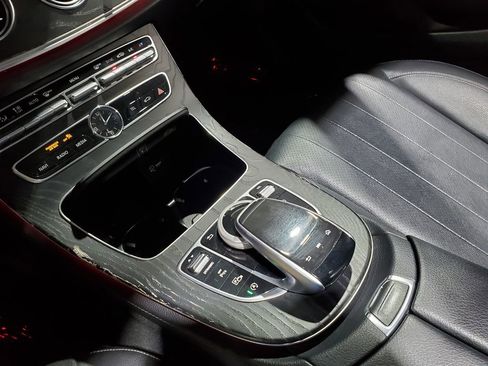 Used 2019 Mercedes-Benz E 300 image 35