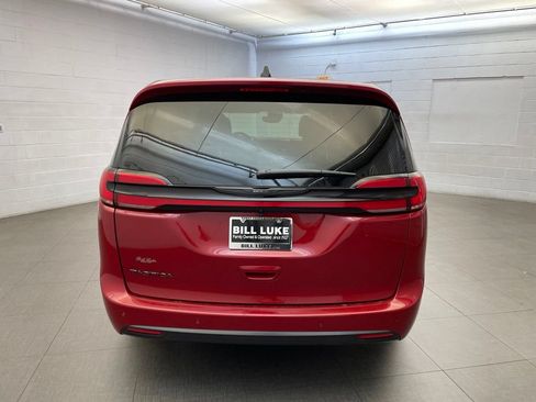 New 2026 Chrysler Pacifica Select FWD image 4