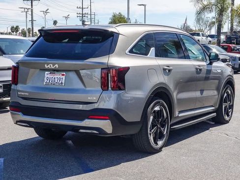 Used 2025 Kia Sorento EX image 4