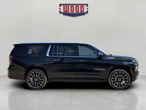 Used 2025 Chevrolet Suburban High Country AWD/4WD image 2