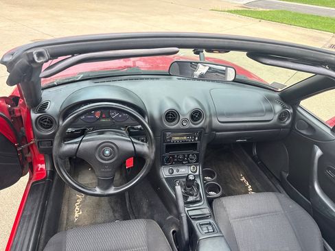 Used 1999 MAZDA MX-5 Miata RWD image 9