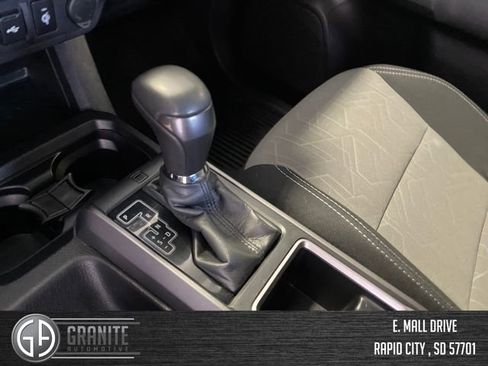 Used 2022 Toyota Tacoma TRD Off-Road w/ Technology Package AWD/4WD image 18