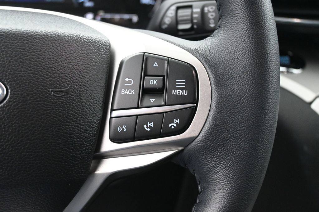 Used 2024 Ford Explorer XLT w/ Equipment Group 202A AWD/4WD image 34
